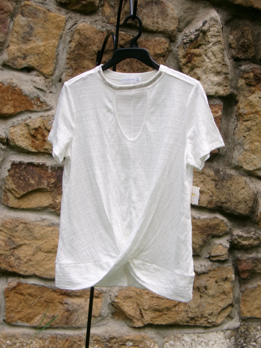 Women's White Twist-Hem And Rhinestone Lined Neck Short Sleeve Top Size Medium